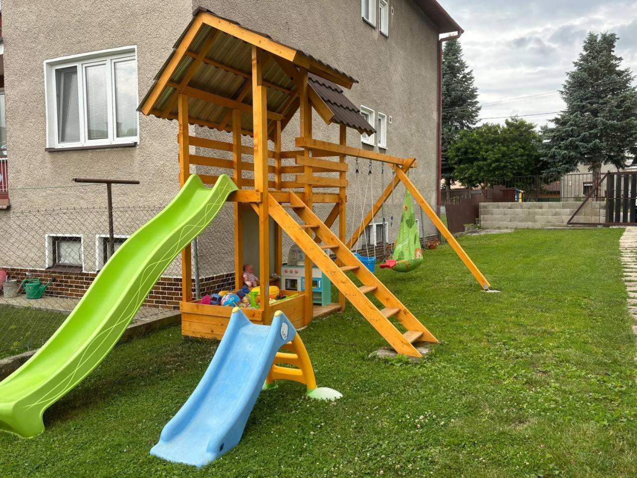 Liptovský Mikuláš Vivi Apartments מראה חיצוני תמונה